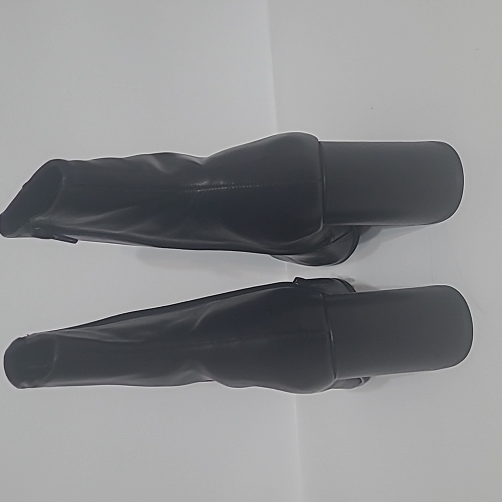Elegant Black Women's Boots - Picture 7 of 9